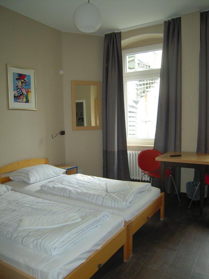 Happy Go Lucky Hotel + Hostel Schoneberg Berlin Exterior foto