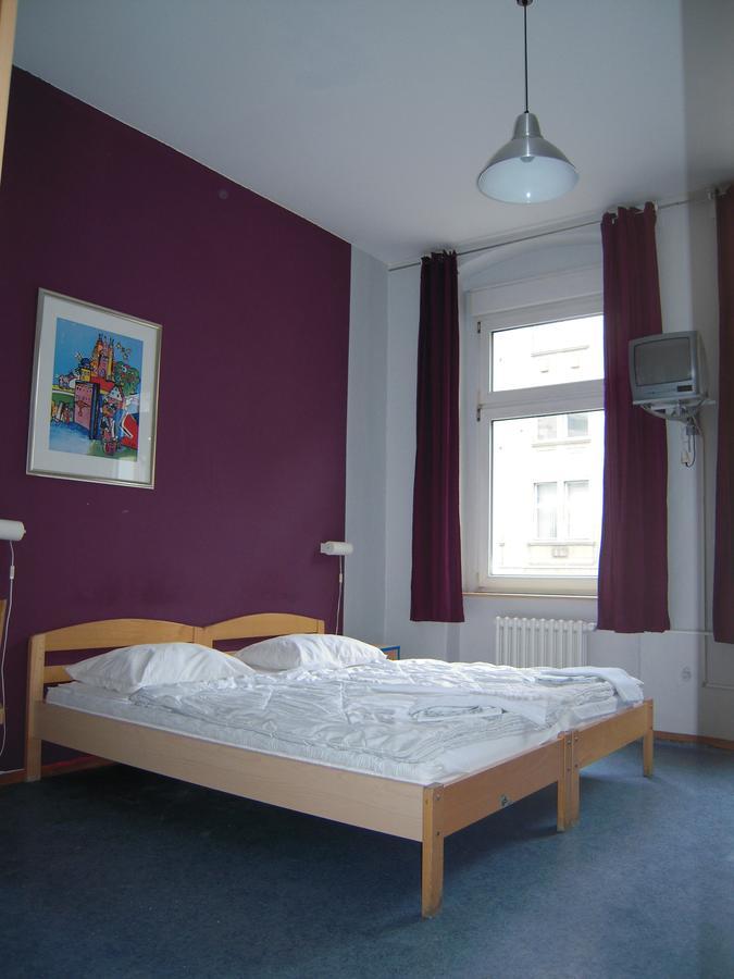 Happy Go Lucky Hotel + Hostel Schoneberg Berlin Exterior foto