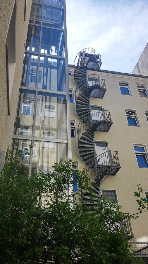 Happy Go Lucky Hotel + Hostel Schoneberg Berlin Exterior foto