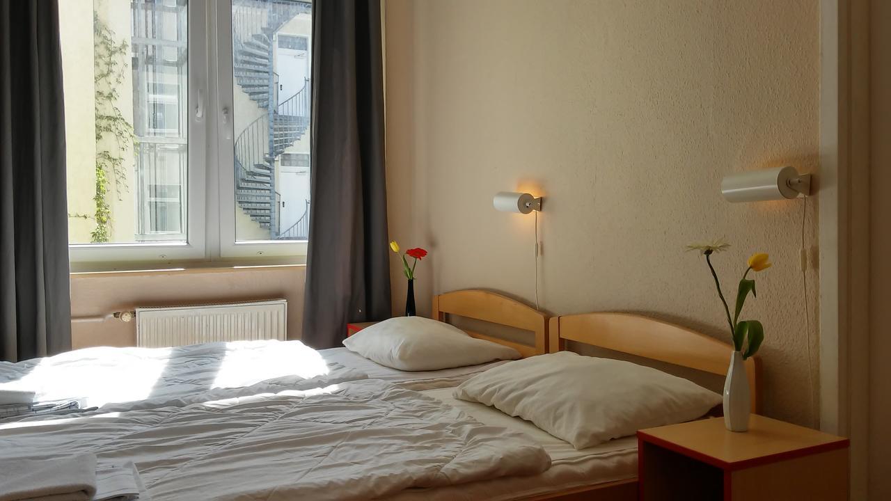 Happy Go Lucky Hotel + Hostel Schoneberg Berlin Exterior foto
