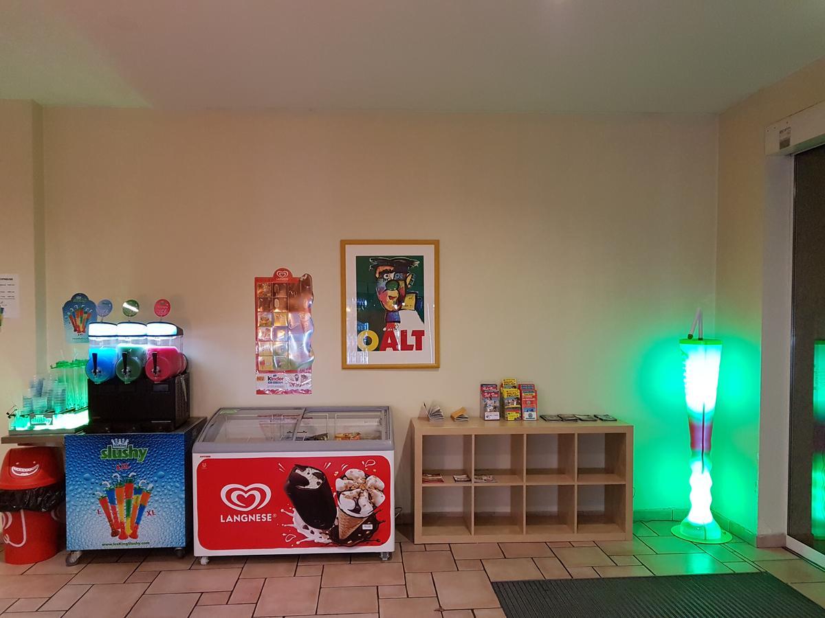 Happy Go Lucky Hotel + Hostel Schoneberg Berlin Exterior foto